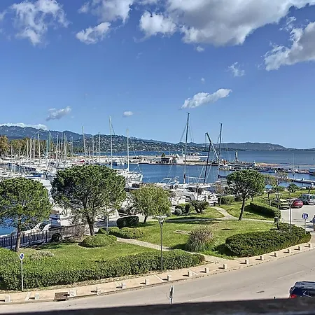 Pretty Cocoon With Harbour View