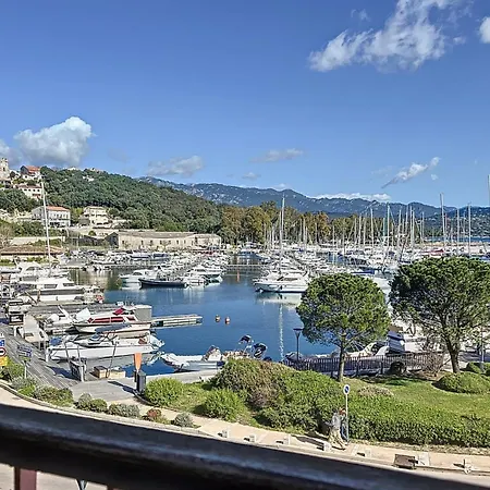 Pretty Cocoon With Harbour View Daire