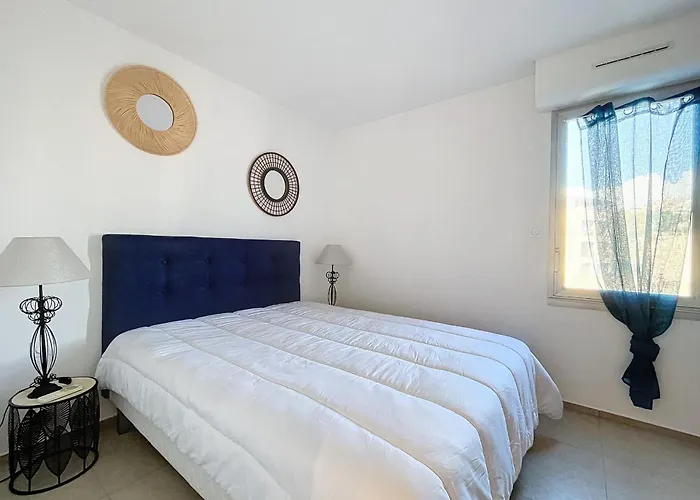 Pretty Cocoon With Harbour View * Porto-Vecchio (Corsica)